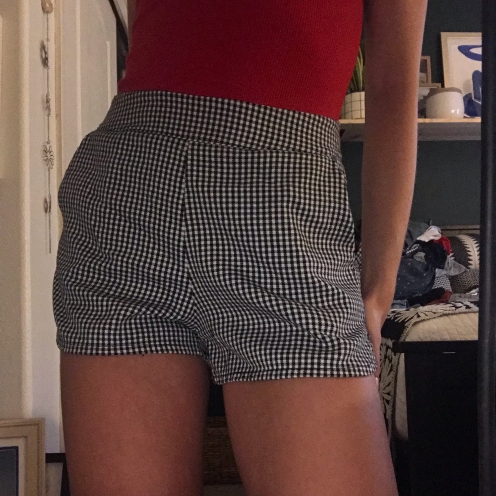 BRANDY MELVILLE HOUNDSTOOTH SOFT SHORTS